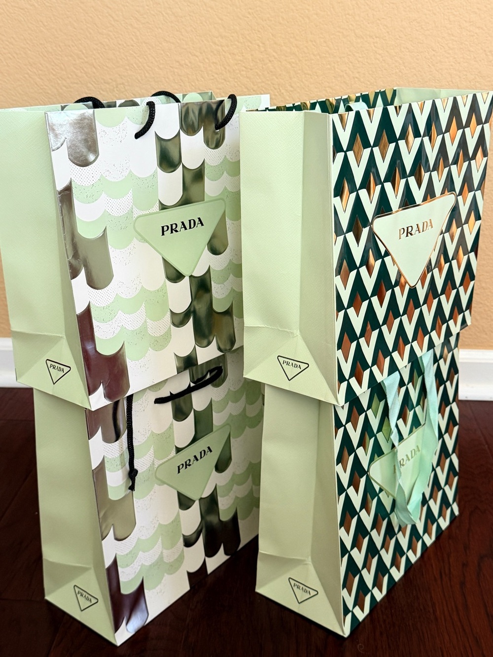 Prada Paper Gift Bag x 4pcs Medium (10.5” x 10” x 4.5”) - Picture 5 of 10